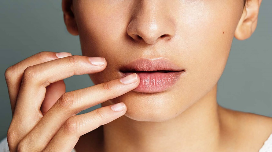 Bí quyết để “môi xinh có nắng thêm hồng”