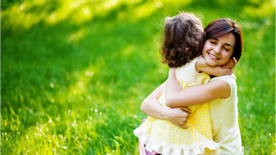 Những mẹo nhỏ giúp mẹ chăm bé khỏe trong thời tiết nắng nóng