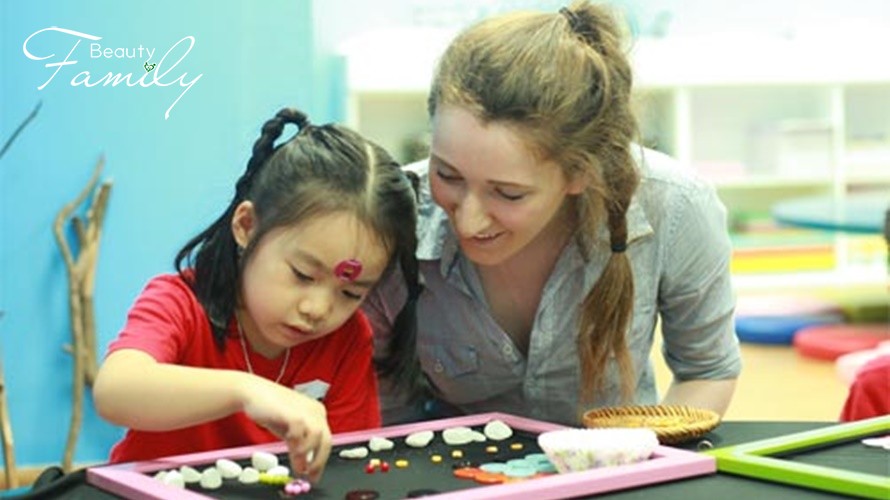 Cho trẻ làm quen với Touch English cùng Vietkindertech