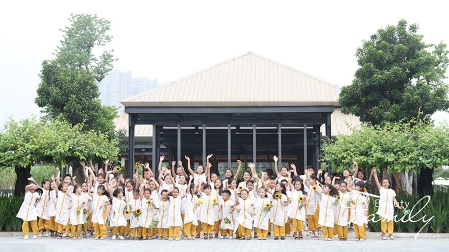 100 ca sĩ nhí Ikids Việt Nam diện áo dài Miu Miu quay MV Việt Nam tươi đẹp