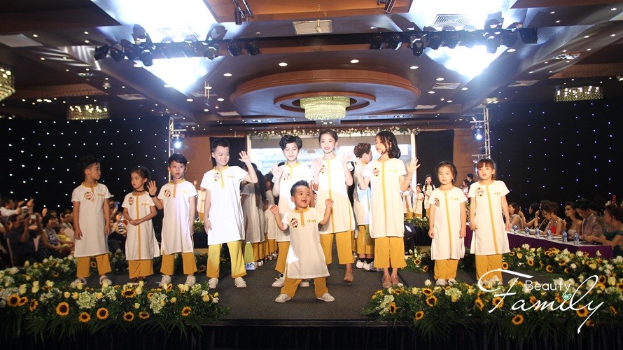 78 “đóa hoa hướng dương” rực rỡ khoe sắc trong Gala Ikids Việt Nam 2018 – Hoa Mặt Trời