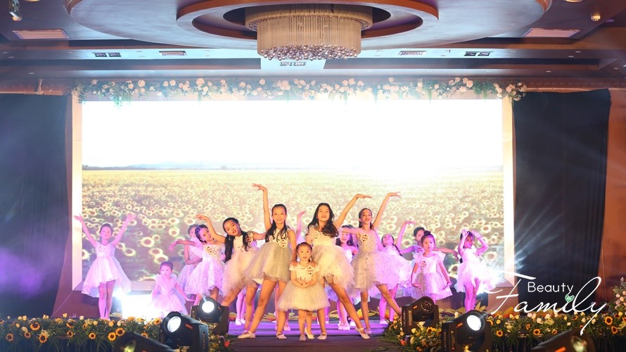 L&D Closet thổi hồn cho tiết mục múa “Sống như những đóa hoa”