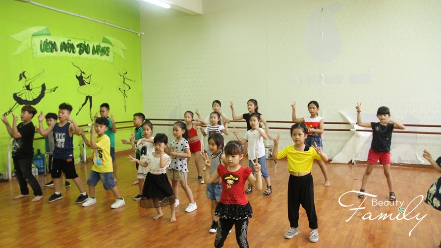 Thí sinh Ikids Việt Nam 2018 hào hứng tập nhảy