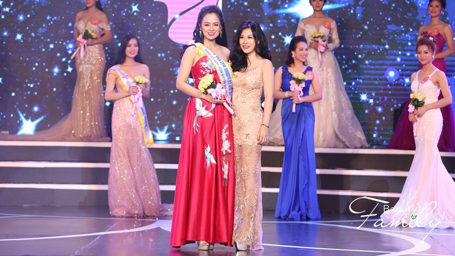 Chuyên gia sắc đẹp Hoàng Hồng: Tỏa sáng vẻ đẹp cố đô Hoa Lư