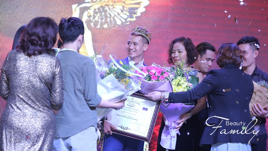 Vẻ điển trai “hút hồn” của Nam vương ngành làm đẹp Nguyễn Mạnh Quân