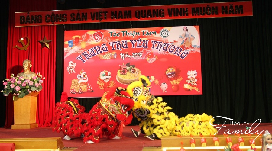 Ấm áp tình người trong chương trình “Trung thu yêu thương” tại bệnh viện Bạch Mai