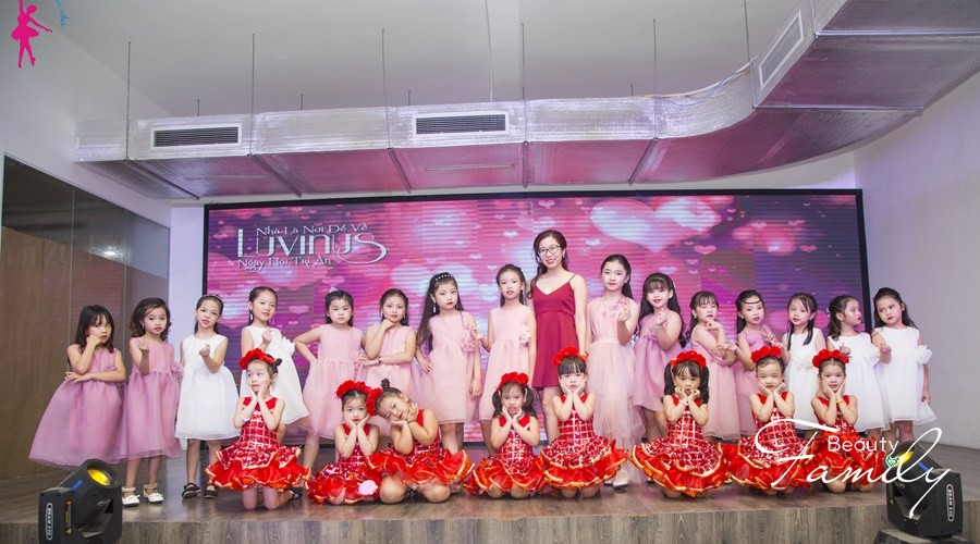 Những mẫu nhí câu lạc bộ Ngôi sao nhỏ tỏa sáng trong Luvinus Fashion Show