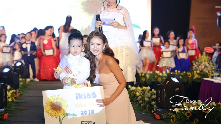 Ikids siêu yêu Bảo Nam: Thần thái như bản sao “vua hài” thế giới