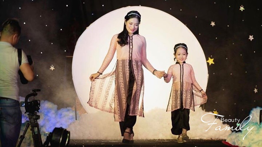 Mẹ Ikids Siêu nhí Gia Hân: Dạy con hướng thiện từ những điều nhỏ bé