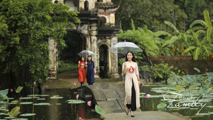 Ứng Pháp Diệu Phục – đoan trang lễ chùa