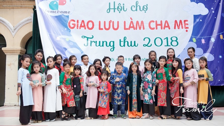 “Xuýt xoa” với dàn mẫu nhí xinh như công chúa hoàng tử tại Hội chợ giao lưu Làm cha mẹ Trung thu 2018 – Sự kiện bên lề Beauty Night
