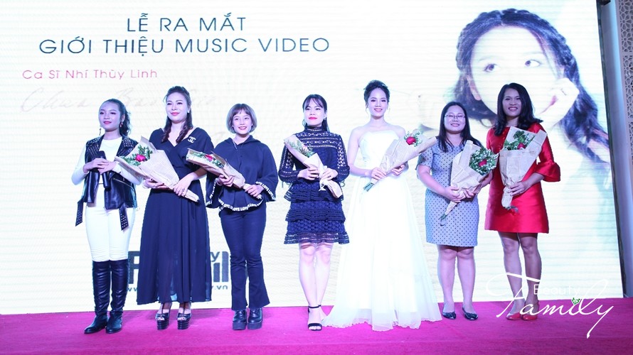 Món quà tuyệt vời dành cho người mẹ: MV Chưa bao giờ mẹ kể của Mai Thùy Linh