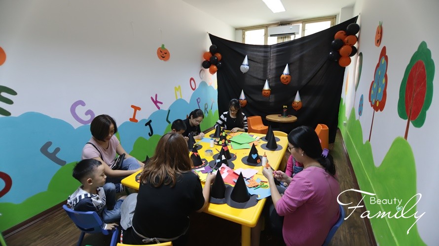 Hội chợ Phù Thủy tại Thị trấn Ba Cây Chổi thu hút hàng trăm bạn nhỏ trong ngày mở cửa đầu tiên