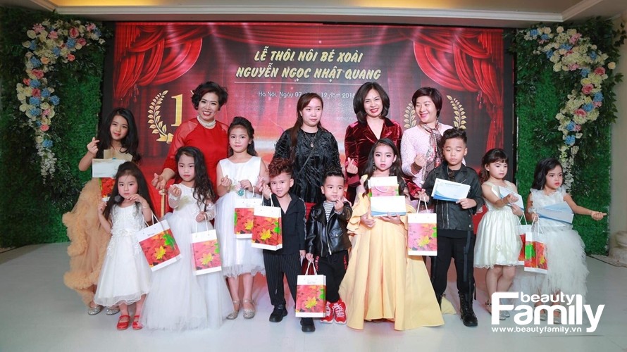 Mẫu nhí Snow White trình diễn tóc mừng thôi nôi cậu út của NTM Anh Đào