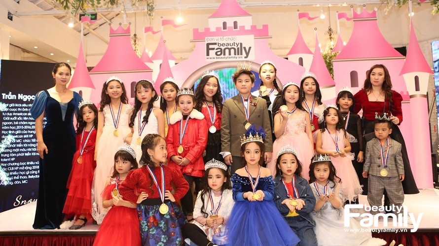 Đêm hội giáng sinh ấm áp Snow White