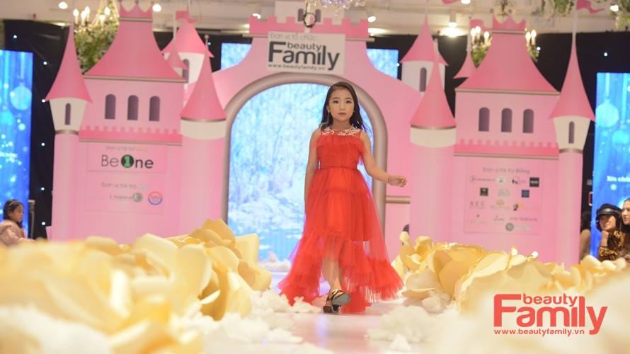 “Ngọn lửa hồng” sưởi ấm đêm hội Snow White