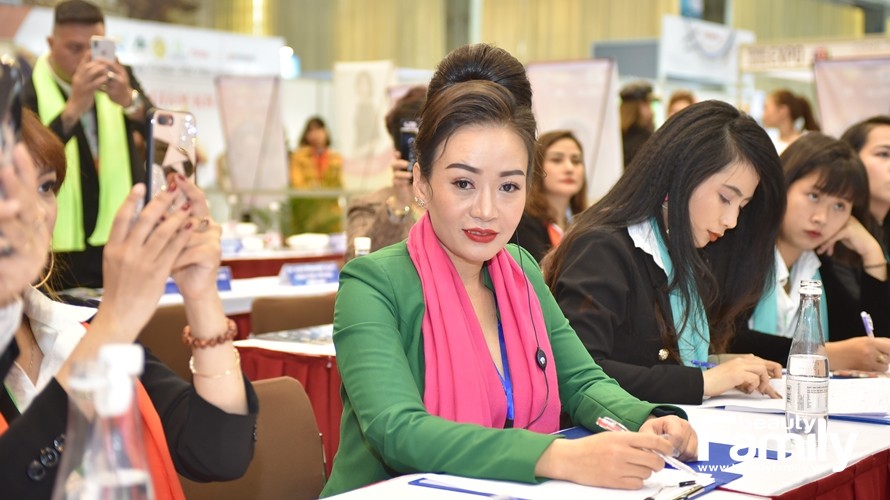 Lời cảm ơn từ trái tim của Phó chủ tịch Hội đồng thi Hằng Holy