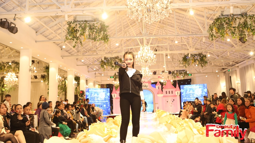 Mai Thùy Linh “nổi loạn” khi làm vedette bộ sưu tập thương hiệu Amilo Kid&Family