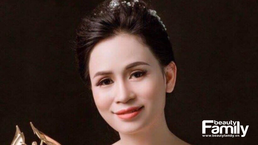 Giám khảo phun mày 3D Nguyễn Thùy Dương thành công chỉ mỉm cười với những ai đủ bản lĩnh