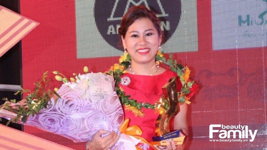 Giám khảo phun môi 6D Thu Hiền – Hạnh phúc là khi thấy khách hàng trở nên xinh đẹp hơn