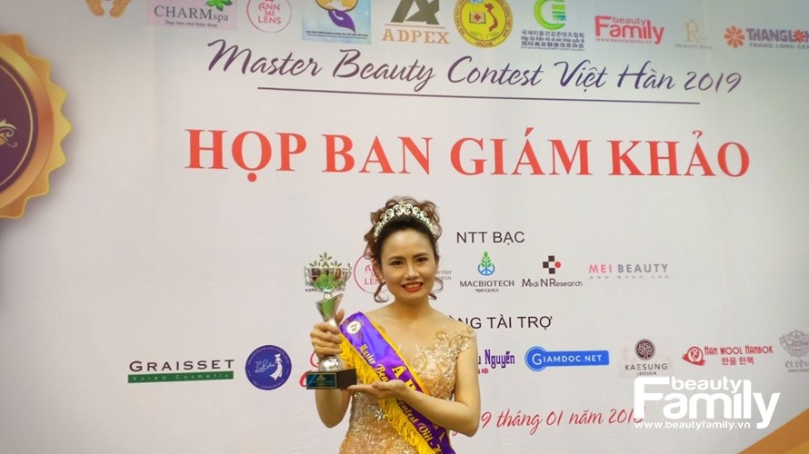 Á Hoàng 1 ngành Làm đẹp cuộc thi Master Beauty Contest Việt – Hàn 2019 xuất sắc gọi tên giám khảo Lê Thị Kim Nữ
