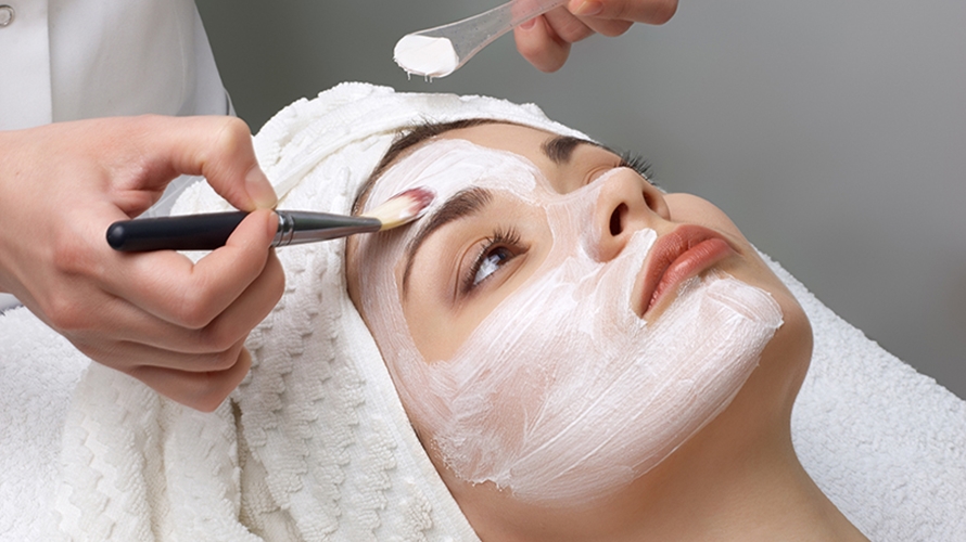 “Bột mì + sữa tươi = sữa non Pháp” – bật mí gây sốc từ một nhân viên spa