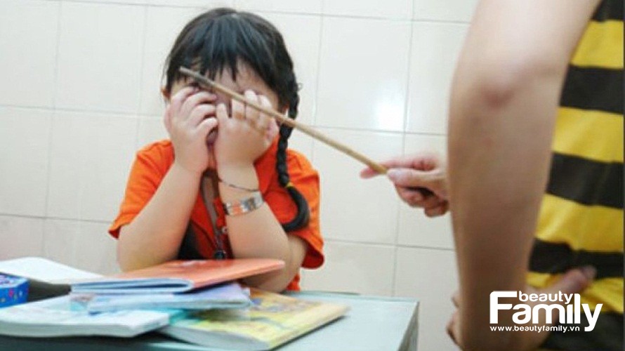 Cách dạy con của mẹ Việt: Đã sai còn bảo thủ!