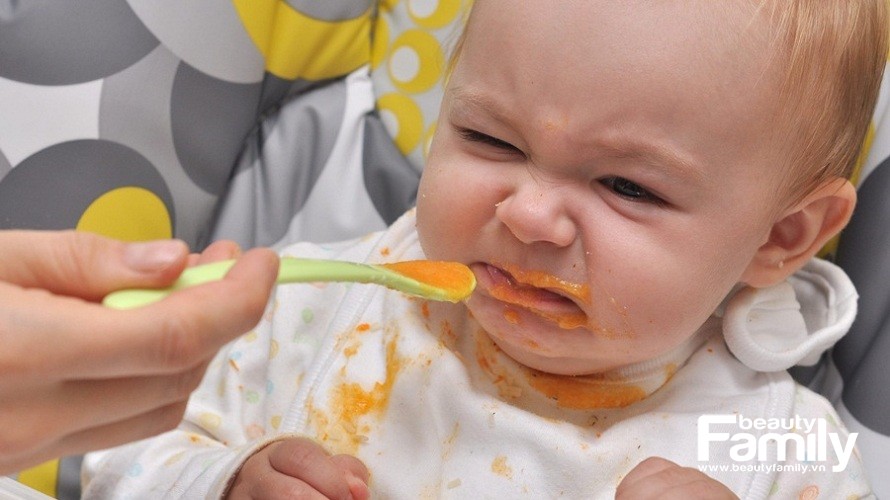 Mẹ bỉm sữa “phát sốt” vì cho con ăn nhiều mà vẫn gầy