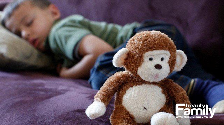 Chỉ mẹ một số mẹo rèn thói quen ngủ riêng cho bé