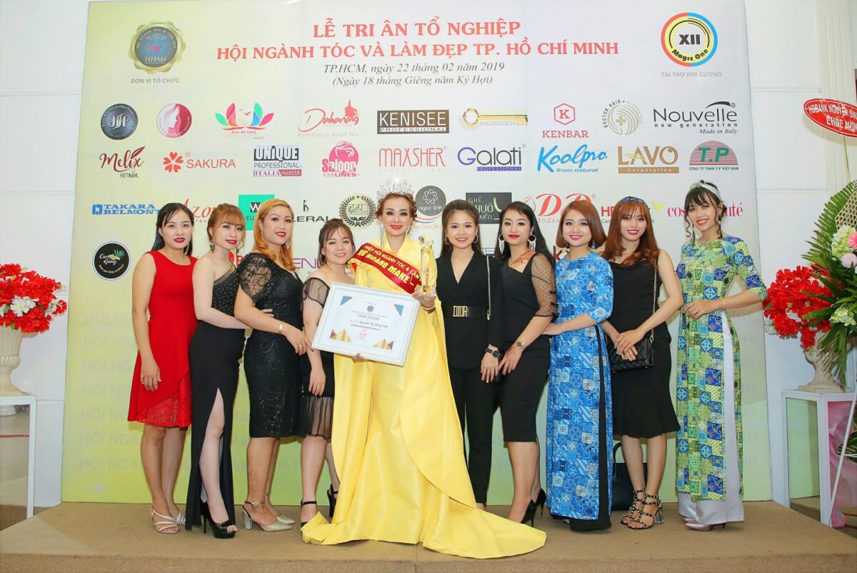 Nữ hoàng Make up 2019 gọi tên: Vân Nguyễn.