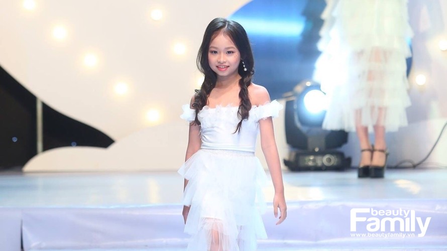 Ngỡ ngàng trước hình ảnh xinh đẹp, trưởng thành của mẫu nhí Mai Ngọc Anh Thư
