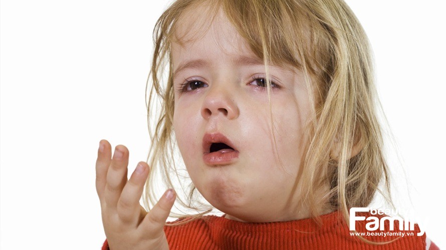 Chia sẻ cho mẹ kỹ năng “vàng” khi con bị hóc, sặc dị vật