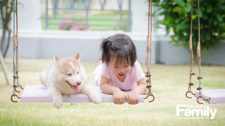 Mẹ nhất định phải dạy con cách tiếp xúc an toàn với thú cưng