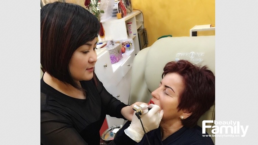 Chuyên gia Hoa Nail Center: Bàn tay của người làm nghề phun xăm có thể thô ráp nhưng nhất định phải tinh tế