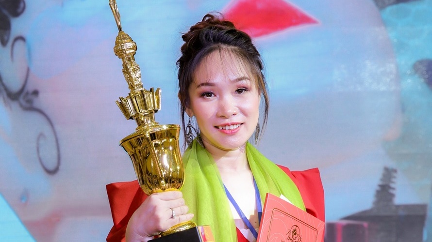 Master Hồng Cúc Lê- Phó ban giám khảo bộ môn Makeup: “ Festival Beauty Awards mở ra nhiều cho ngành làm đẹp những cơ hội để vươn lên, sánh ngang với các nước khác”