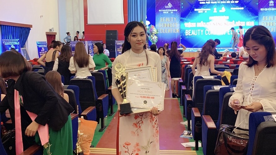 Nghệ nhân Võ Thị Thanh Tâm – Kỹ Thuật Vàng phun xăm thẩm mỹ: “Tôi tin rằng giải thưởng là nguồn động lực để tôi tiếp tục vươn lên và học hỏi nhiều hơn nữa”