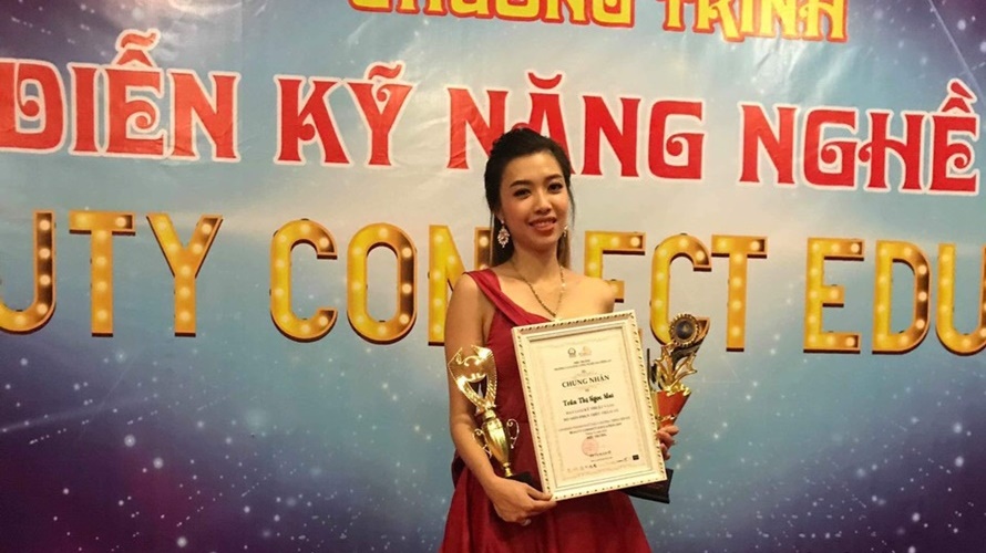 Nghệ nhân Mai Trần – người đạt giải Kỹ thuật vàng tại cuộc thi Beauty Connect Education: “nghề làm đẹp mang đến cho tôi nguồn cảm hứng sống bất tận”