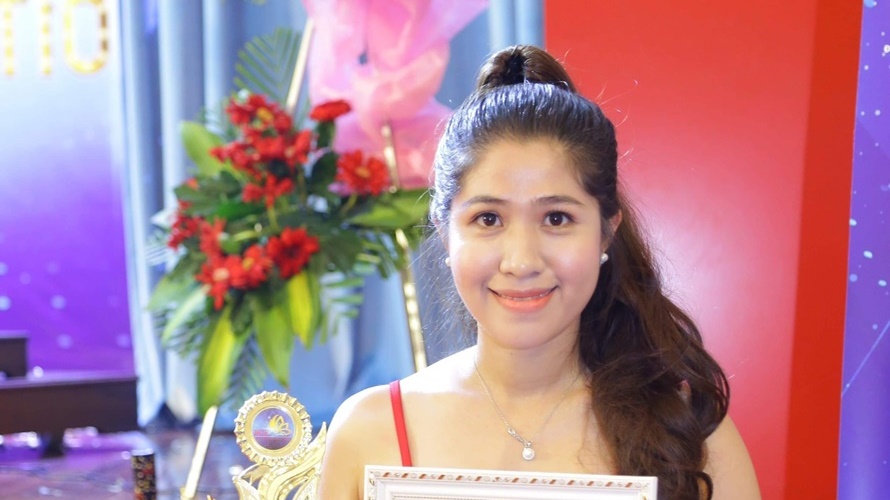 Nghệ nhân Trần Thị Ngọc Xuân – giải Kỹ thuật Vàng cuộc thi Beauty Connect Education: “nghề làm đẹp cho tôi nhiều hơn sự ổn định”