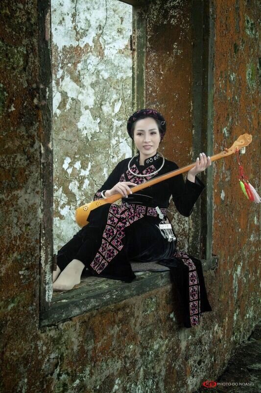 Nữ hoàng Ô tô Châu Loan khoe vẻ đẹp trong bộ ảnh cô dân tộc Tày.