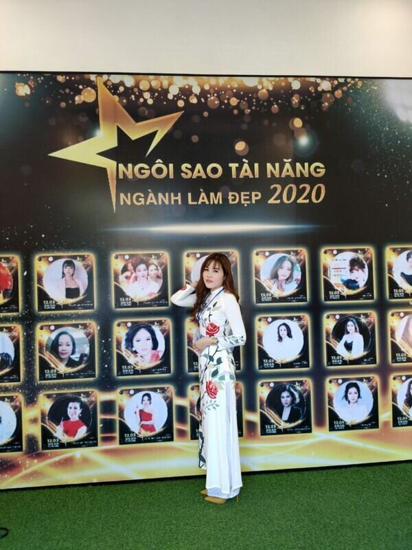 Thí sinh phun thêu thẩm mỹ Lệ Quyên đạt giải Bàn tay vàng tại Ngôi sao tài năng ngành làm đẹp