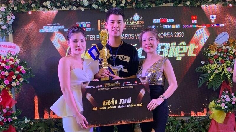 Giải Nhì bộ môn Phun thêu thẩm mỹ xuất sắc gọi tên nghệ nhân Nguyễn Đình Tú