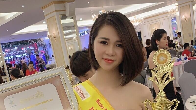Nghệ nhân Phạm Thị Thiên Trang xuất sắc ghi tên mình vào giải thưởng danh giá: Bàn tay Vàng bộ môn Nối mi tại cuộc thi Master Beauty Awards 2020