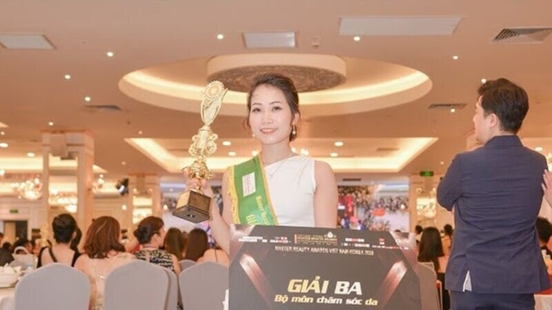 Chia sẻ chân thành và xúc động của Nghệ nhân làm đẹp Phí Thị Hằng- giải 3 bộ môn Chăm sóc da tại cuộc thi Master Beauty Awards 2020