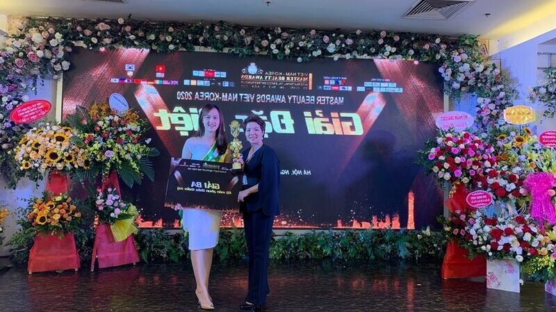 Nghệ nhân Phạm Thị Minh Huệ- Giải ba môn Phun thêu thẩm mỹ chia sẻ gì sau chiến thắng đầy thuyết phục tại cuộc thi Master Beauty Awads 2020