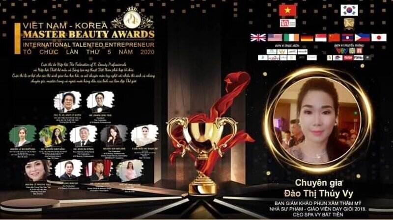 Master Vy Bát Tiên – giám khảo bộ môn Phun thêu: “Trên cương vị giám khảo, tôi hạnh phúc khi nhìn thấy các thí sinh dự thi luôn cháy hết mình với tình yêu nghề.”