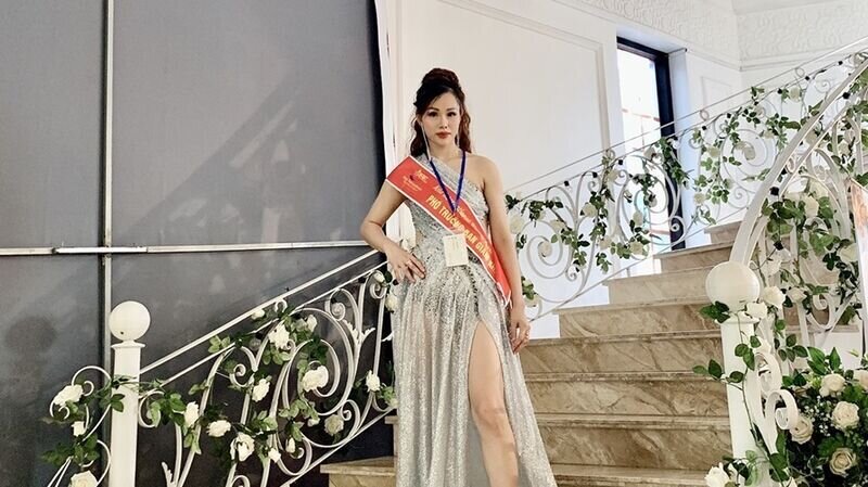 Master Nguyen Huyen My- Phó trưởng ban giám khảo bộ môn Phun thêu: “theo đuổi nghề cần đam mê nhưng muốn thành công cần tình yêu và sự cố gắng.”