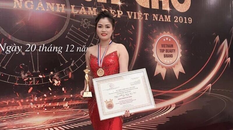 Master Vũ Thị Tuyết Mai- giám khảo bộ môn Phun thêu: “Tôi hi vọng qua cuộc thi, các nhân tài sẽ được phát hiện, đưa ngành làm đẹp ngày càng phát triển.”