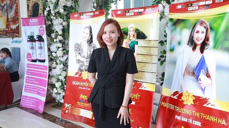 Master Phan Thị Hồng Yến – giám khảo bộ môn Phun thêu thẩm mỹ: “Trên cương vị giám khảo, tôi hạnh phúc khi thấy các thí sinh luôn cháy hết mình với tình yêu nghề.”