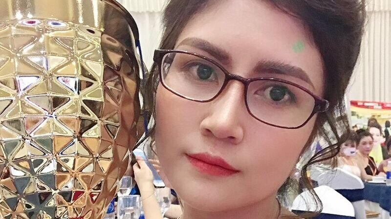 Nghệ nhân trẻ Vương Hồng Hậu xuất sắc đạt giải Nhất bộ môn Phun thêu thẩm mỹ tại cuộc thi Asia International Beauty Festival 2020