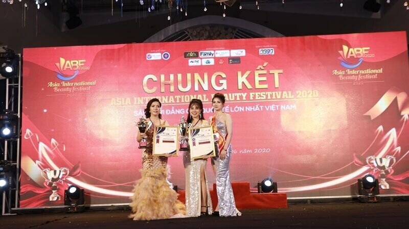 Nghệ nhân trẻ Giang Nail xuất sắc đạt giải Bàn tay vàng bộ môn Nail tại cuộc thi Asia International Beauty Festival 2020